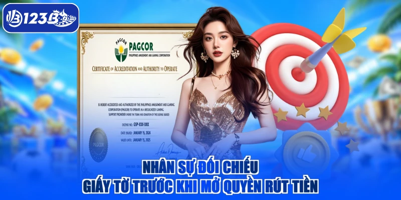 Nhân sự đối chiếu giấy tờ trước khi mở quyền rút tiền